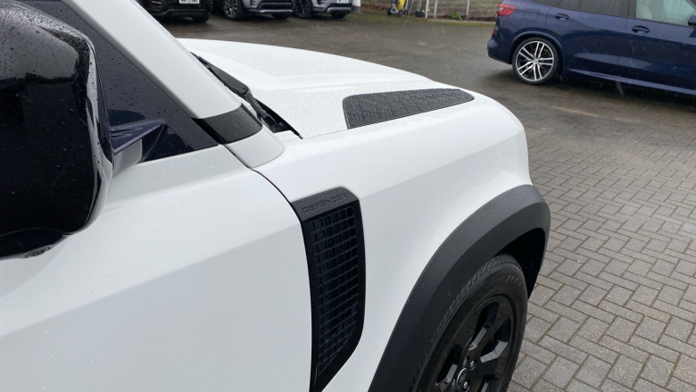 Land Rover Defender 2.0 P300 SE 110 5dr Auto Petrol Estate